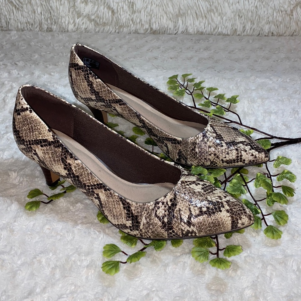 Clarks Womens Classic Pump Linvale Crown Stiletto Heels Pointed Toe Taupe 10 M